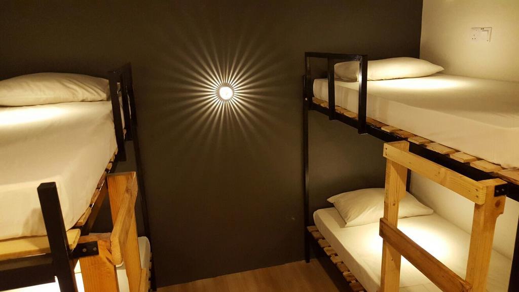Revopackers Beds And Bunks Hostel Куала Лумпур Екстериор снимка