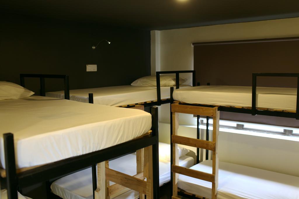 Revopackers Beds And Bunks Hostel Куала Лумпур Екстериор снимка