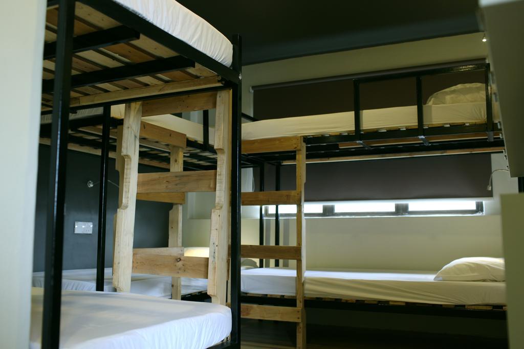 Revopackers Beds And Bunks Hostel Куала Лумпур Екстериор снимка