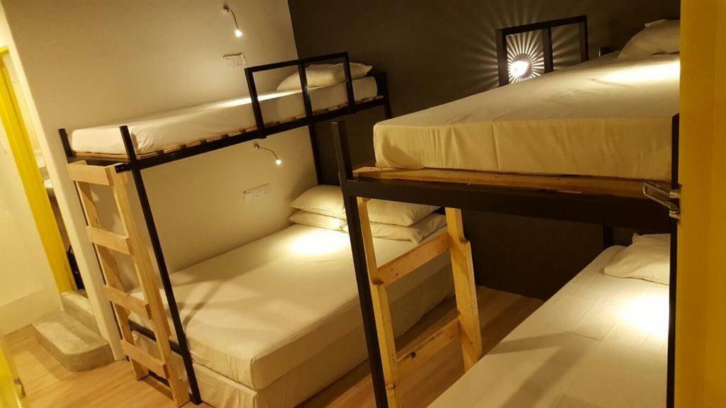 Revopackers Beds And Bunks Hostel Куала Лумпур Екстериор снимка